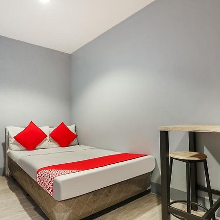 Oyo 112 Majesty Suites Quezon City Bagian luar foto